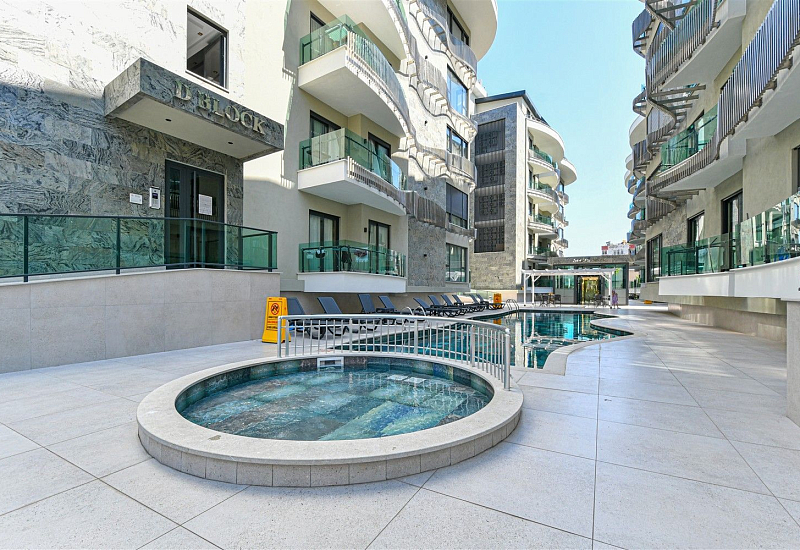 Меблированные апартаменты 1+1 в премиальном жилом комплексе в центре Аланьи