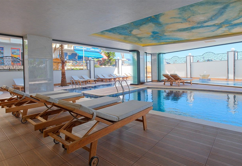 Меблированная квартира 1+1 на первой береговой линии в центре Аланьи